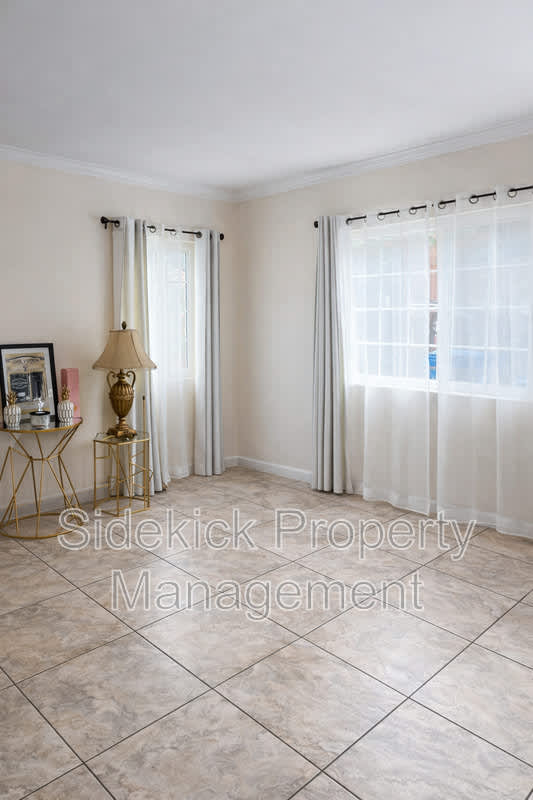4321 Beagle St – photo 3