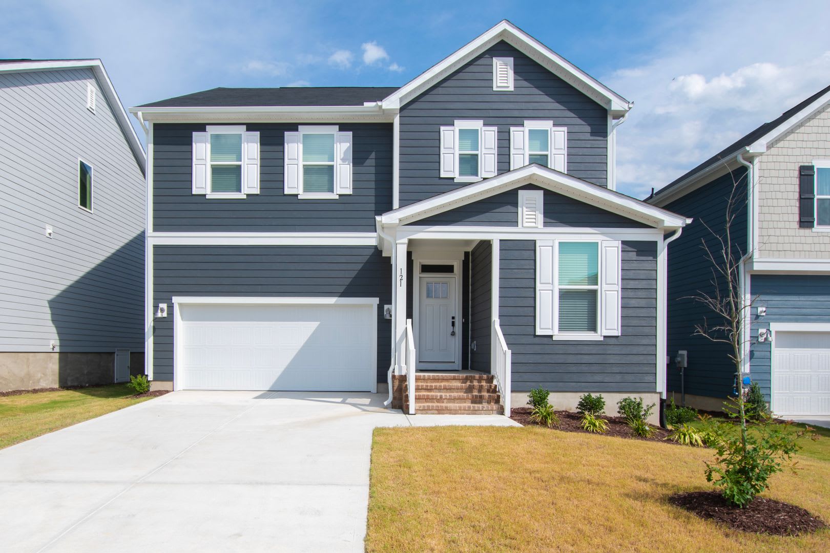 First Month S Rent Promotion Elegant 5 Bedroom Home With Modern Luxury Touches – photo 1