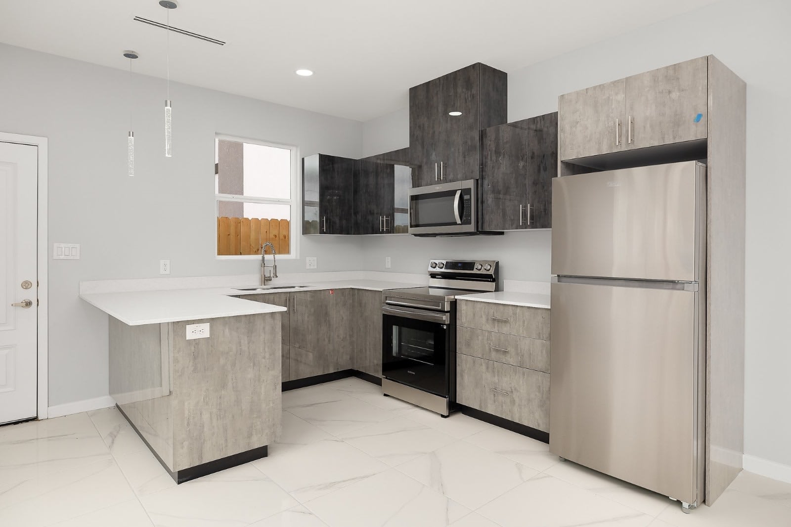 3515 S Dominique Dr – photo 1