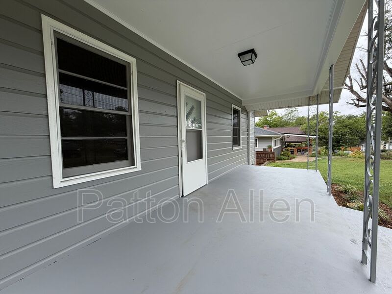 184 Pennsylvania Ave – photo 2