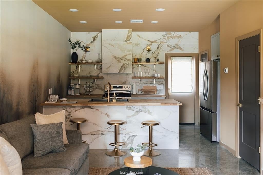 302 W 31st Street – photo 2