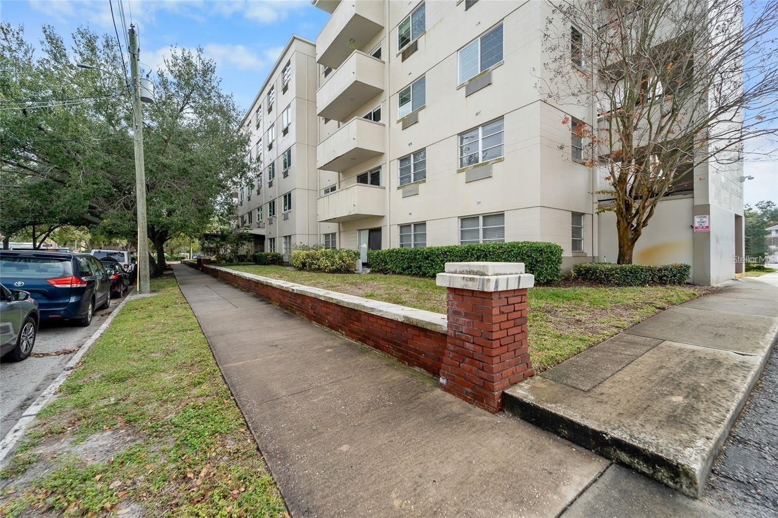 406 S CEDAR Avenue – photo 2