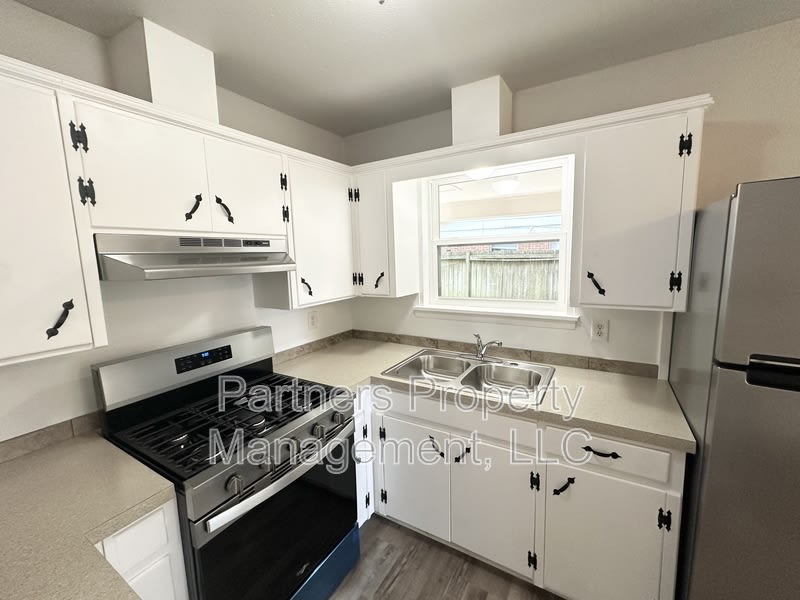 2409 Cottonwood Place – photo 2