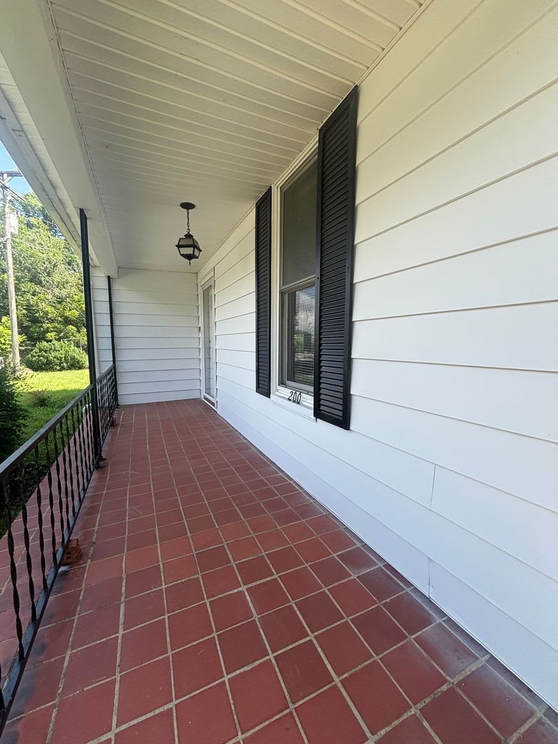 Your perfect 4-bed / 2-beth home in Elizabethton awaits! $2400 – photo 2
