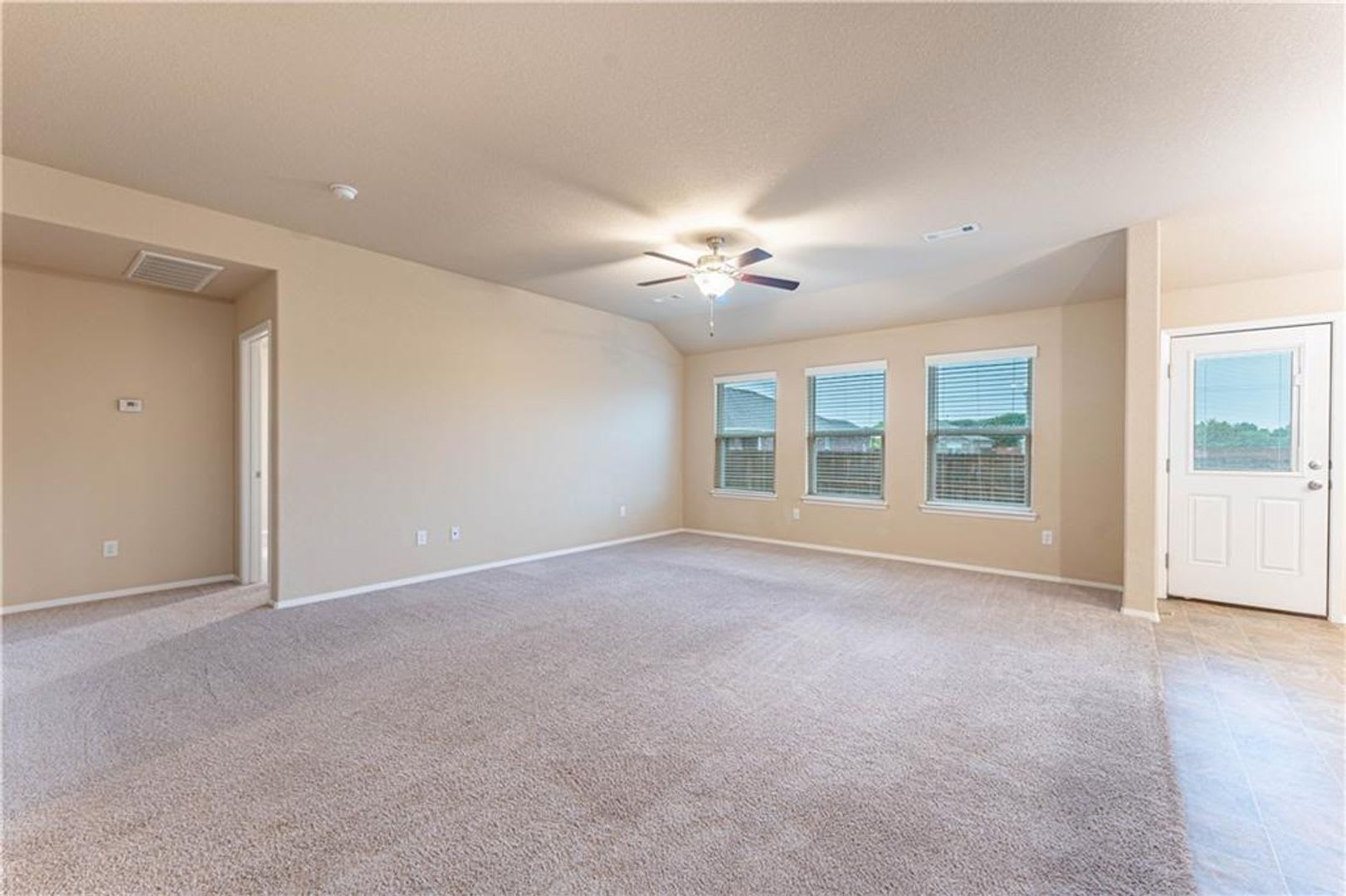 This Beautiful Four Bedroom Two Bathroom Rental Includes All Appliance And Fenced Yard For Entertaining – photo 4
