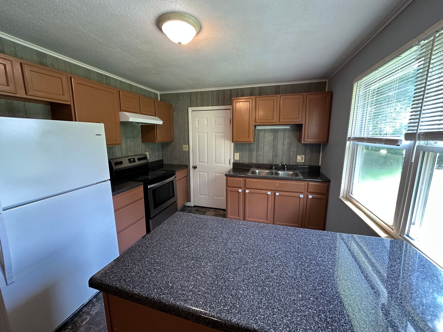 Unbeatable Convenience and Spotless Comfort on Roswell Road! – photo 3