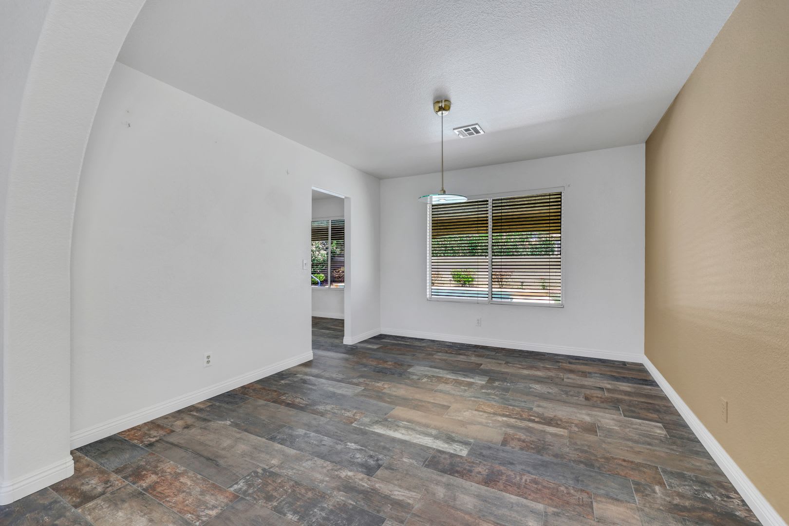 Large home with pool! – photo 4