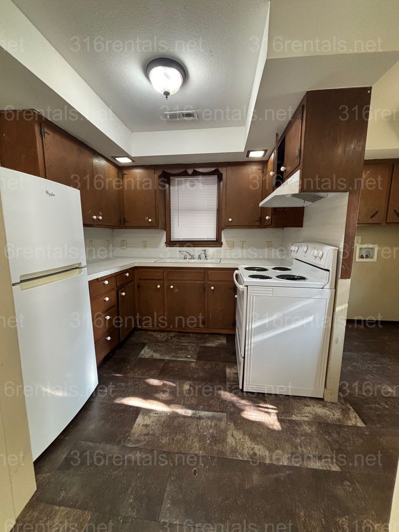 Two bed one bath available now! – photo 3