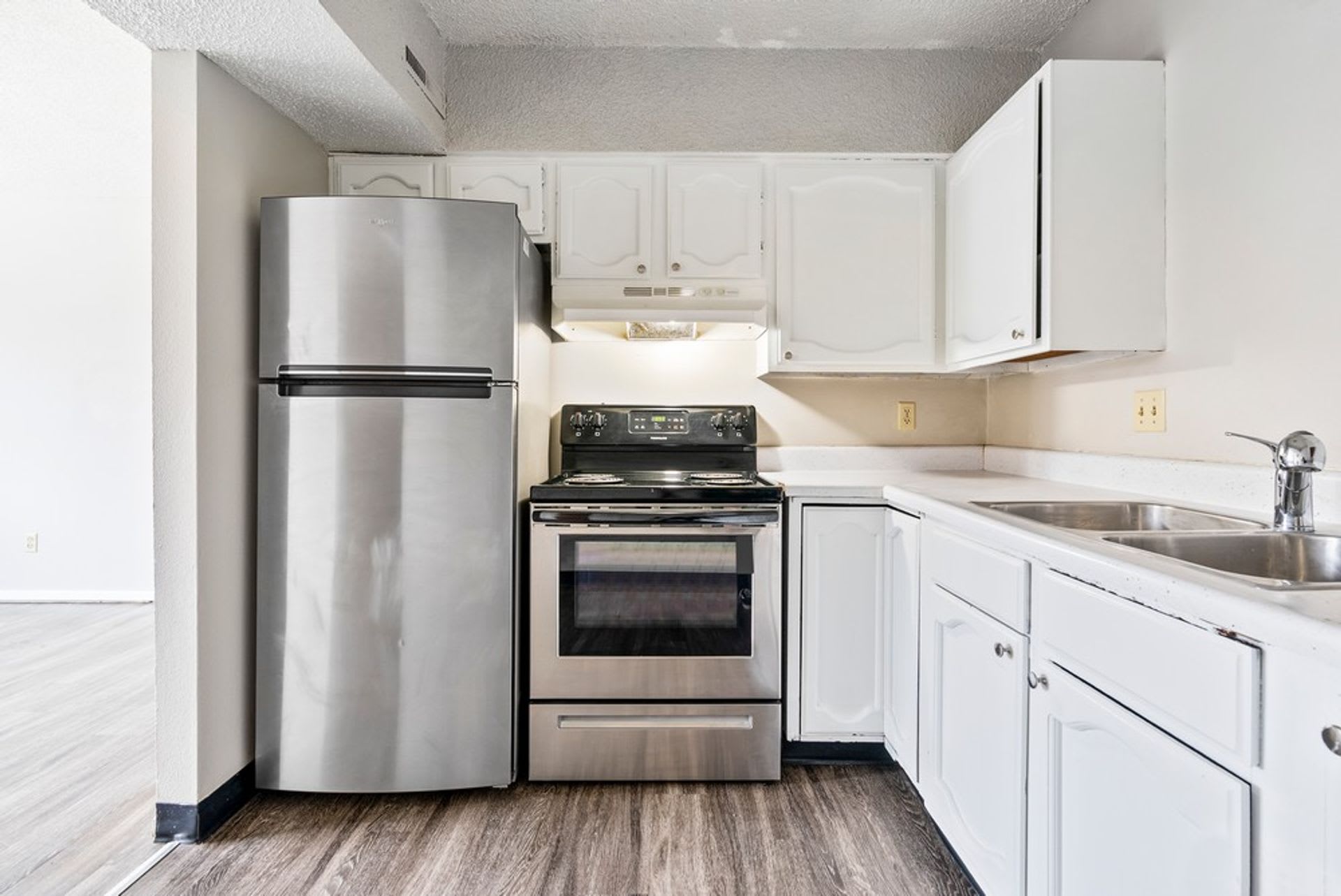 Receive 1 Month FREE Rent at Leavitt Park! – photo 5