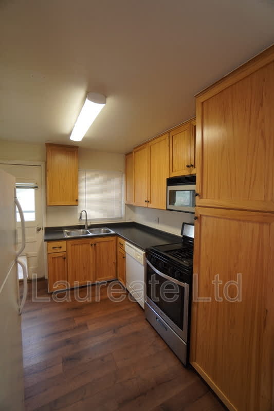 920 Orchard St – photo 5