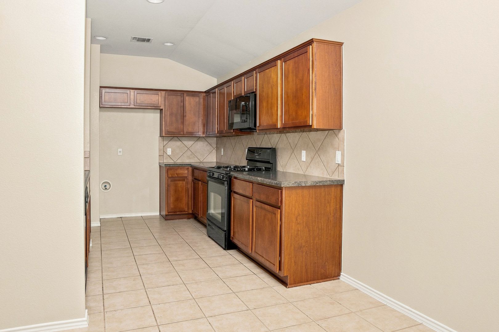 Beautiful brick home available for lease! – photo 5