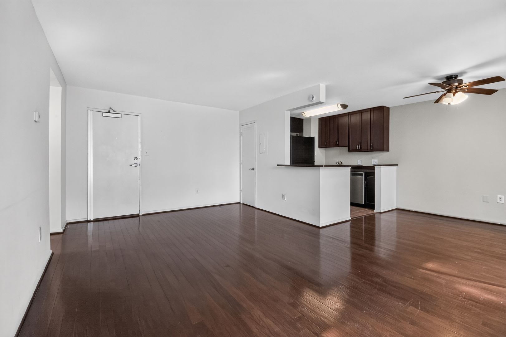 Light-filled 1Bd/1Bth in West End Condos in Alexandria! – photo 5