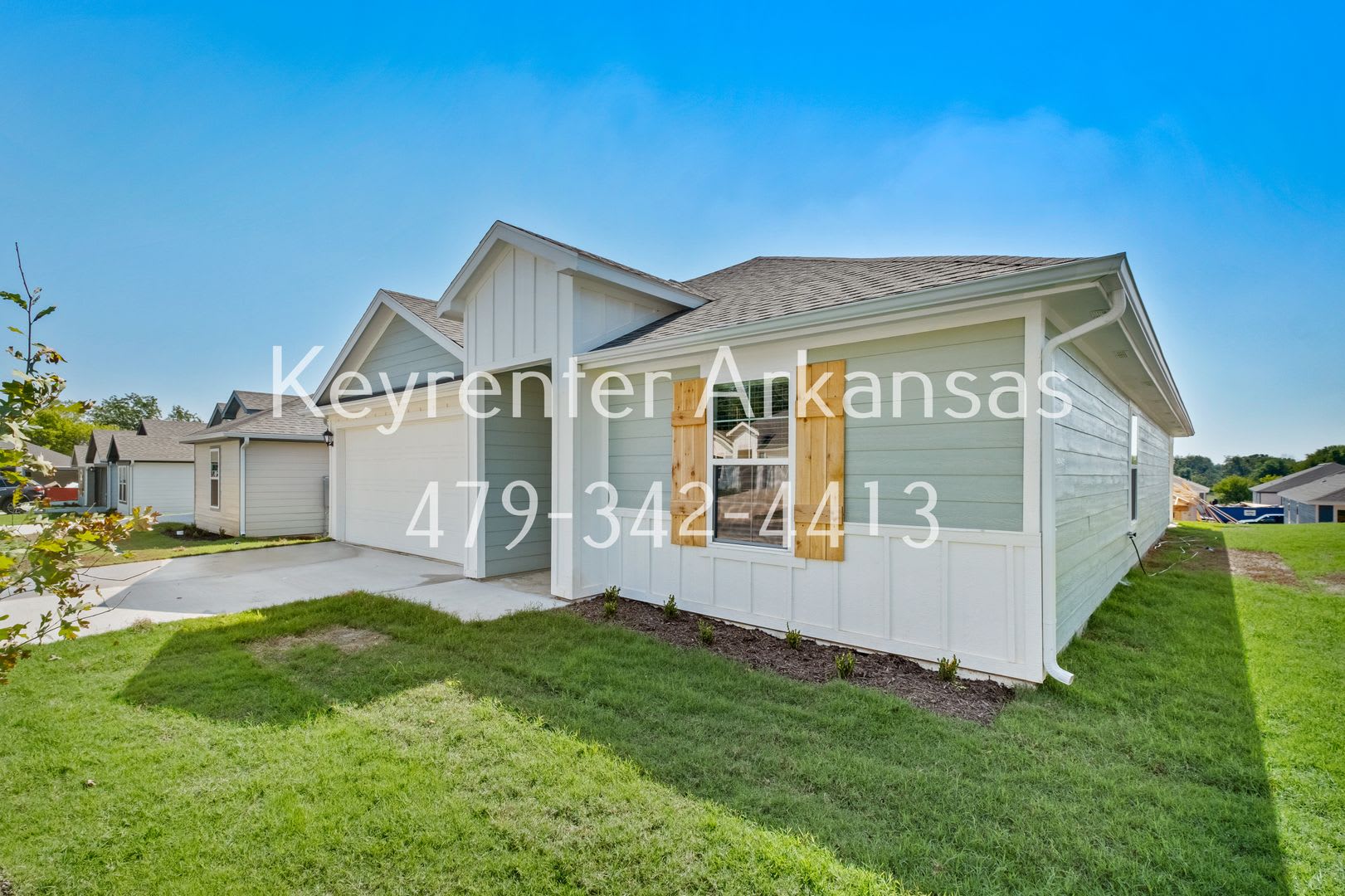 Beautiful, Brand New 4/2 in Gentry! – photo 3