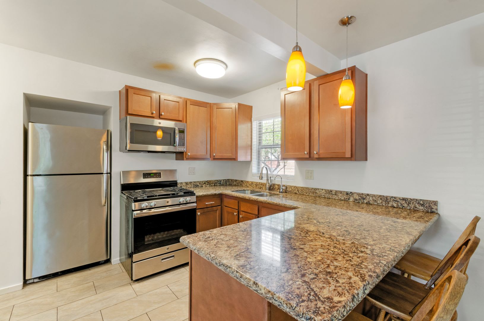 Perfect Home For College Students! 3 Bed 2 Bath! – photo 2