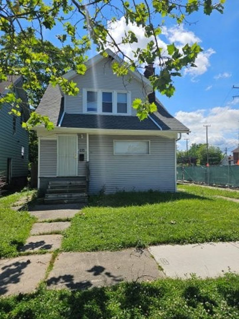 695 Algonquin St- 4 BED & 1.5 BATH FOR RENT – photo 1