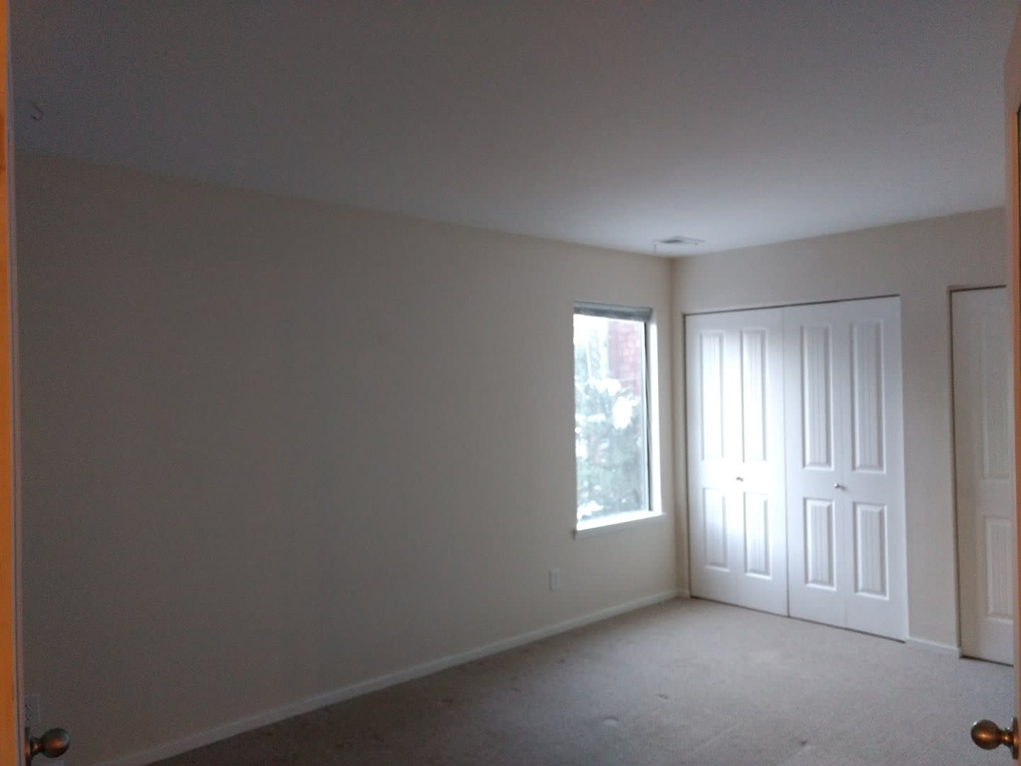 Perfectly Located 2 Bed/1.75 Bath Condo – photo 4