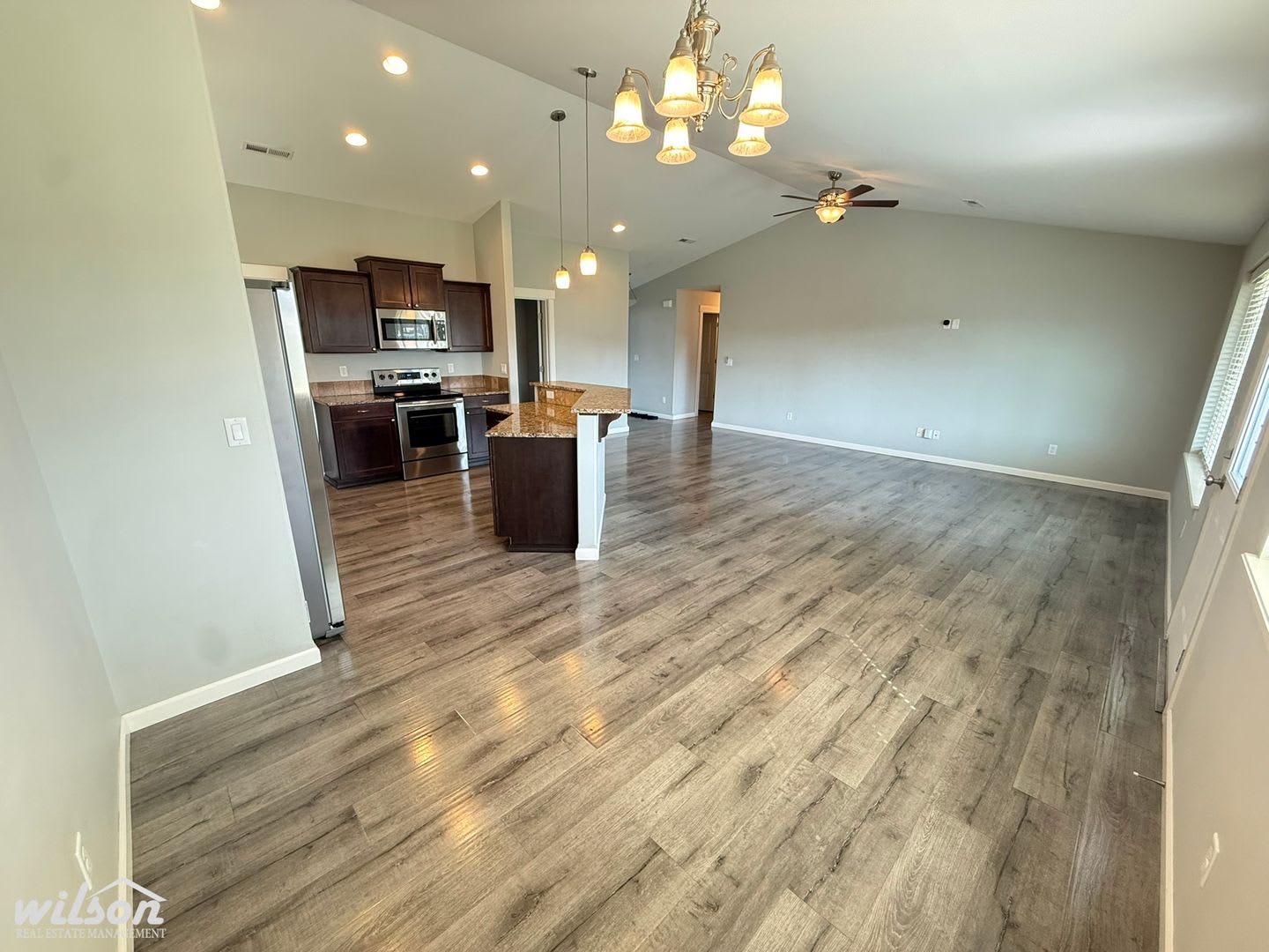Modern West Valley 3bd/2ba House with 3 Car Garage! – photo 4