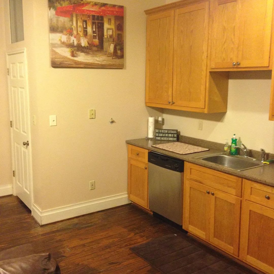 Room in 2 Bedroom Home at San Antonio St – photo 2