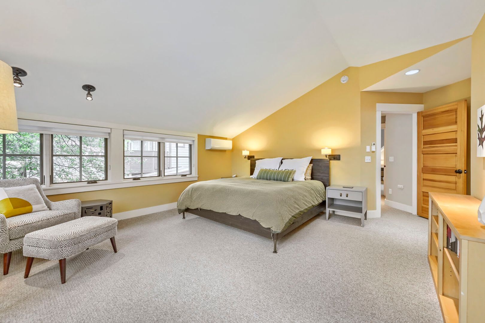Elegant 4BR Retreat by Chautauqua & CU – photo 2