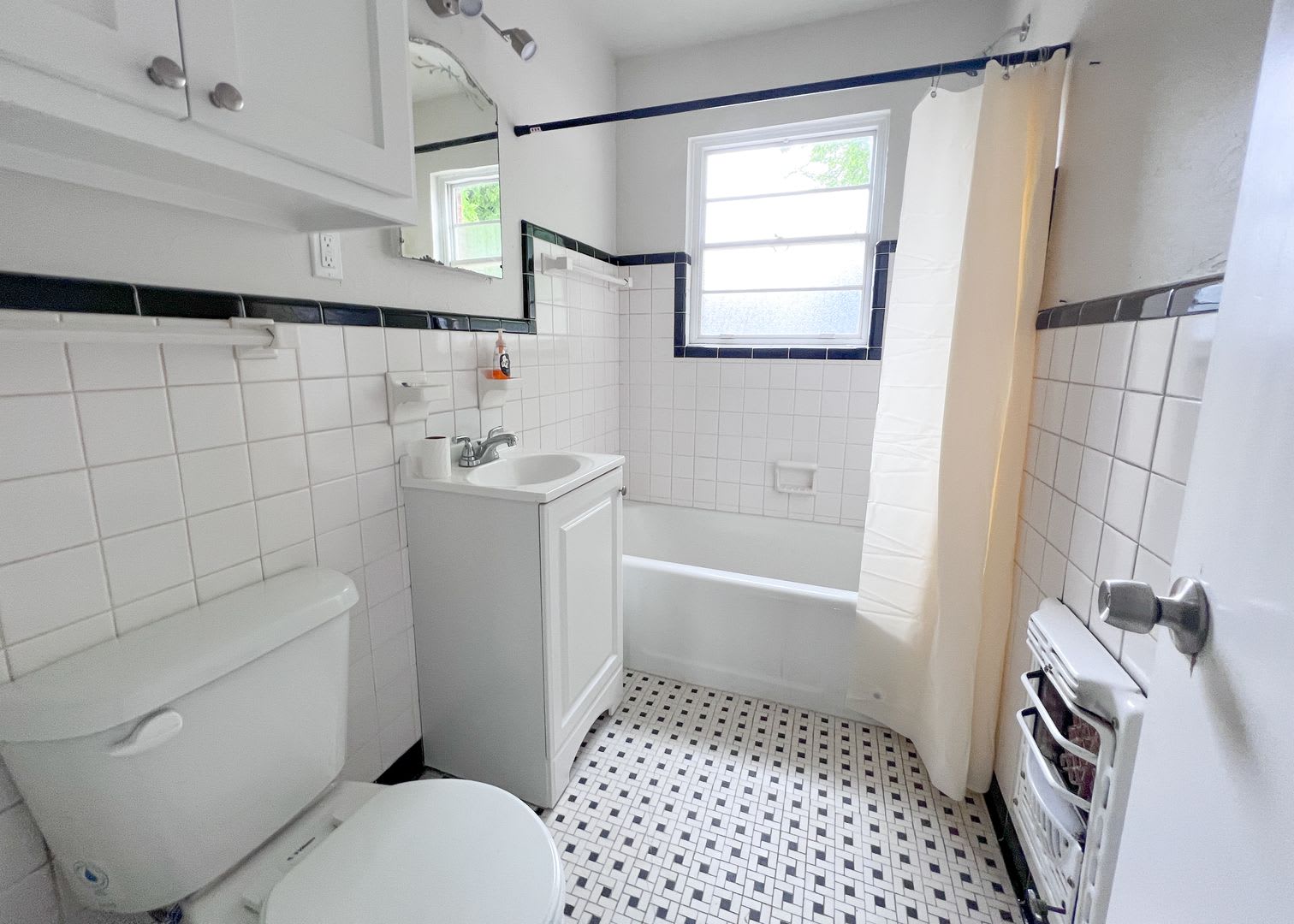1 Bed Near OU Medical/ The Capitol! – photo 3