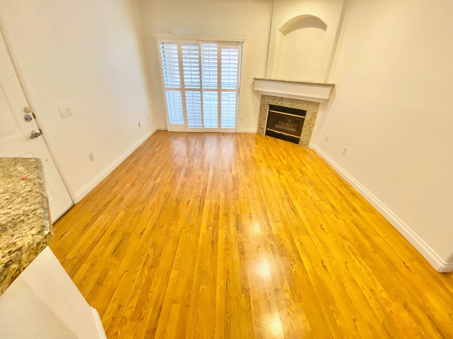 Cute 1St Floor Condo Unit 1 Bedroom 1 Full Bath In A Gated Community Community Features A Pool And Spa Community Exercise Room And Clubhouse – photo 2