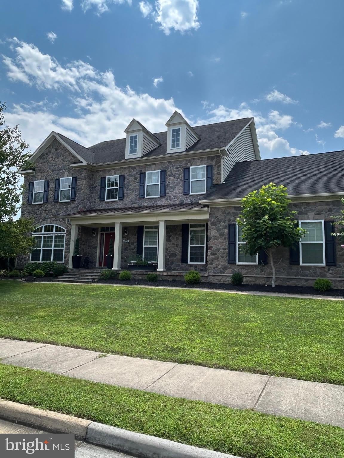41857 RAWNSLEY Drive – photo 1