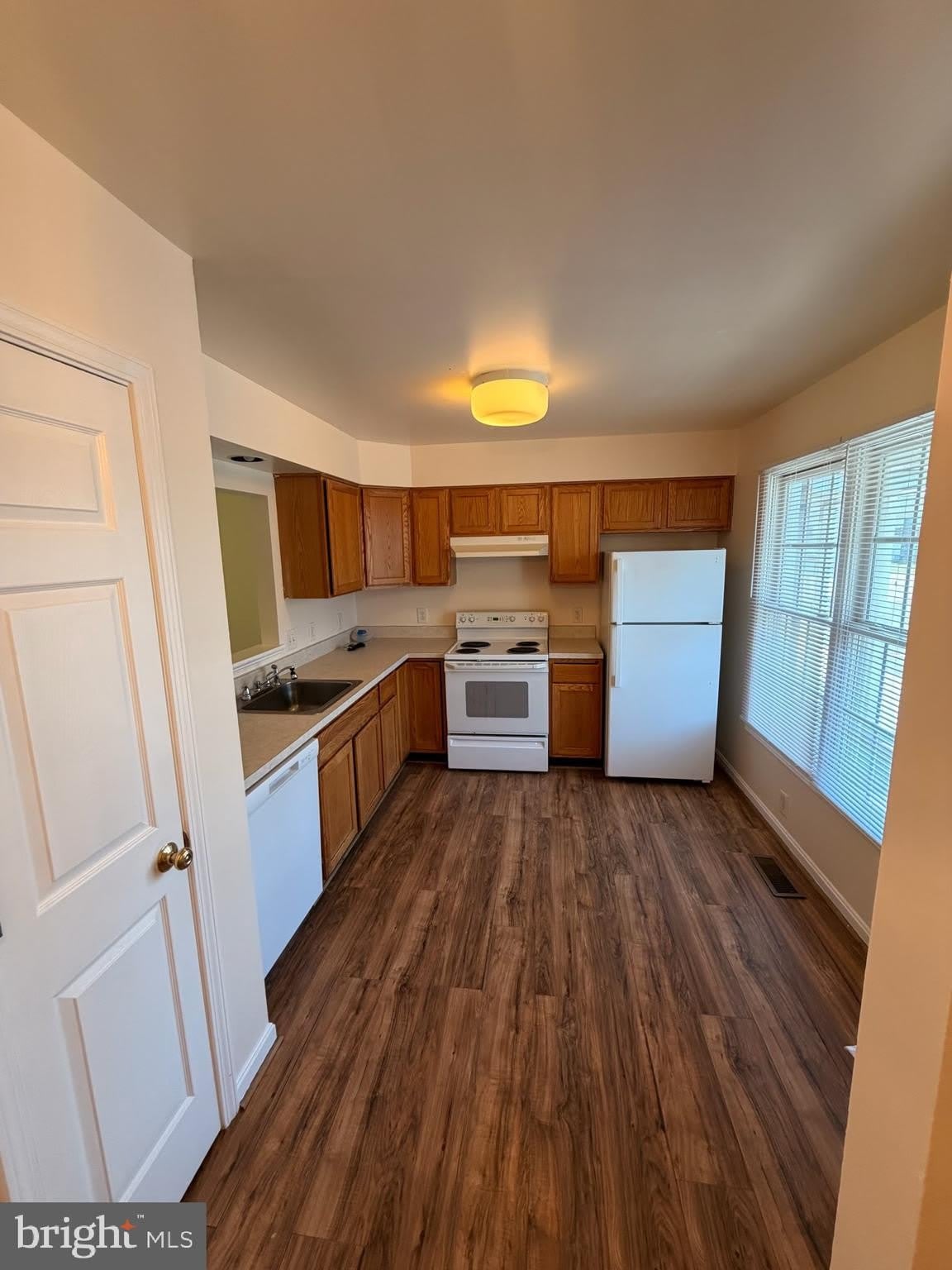 1169 COMMERCIAL Court – photo 3