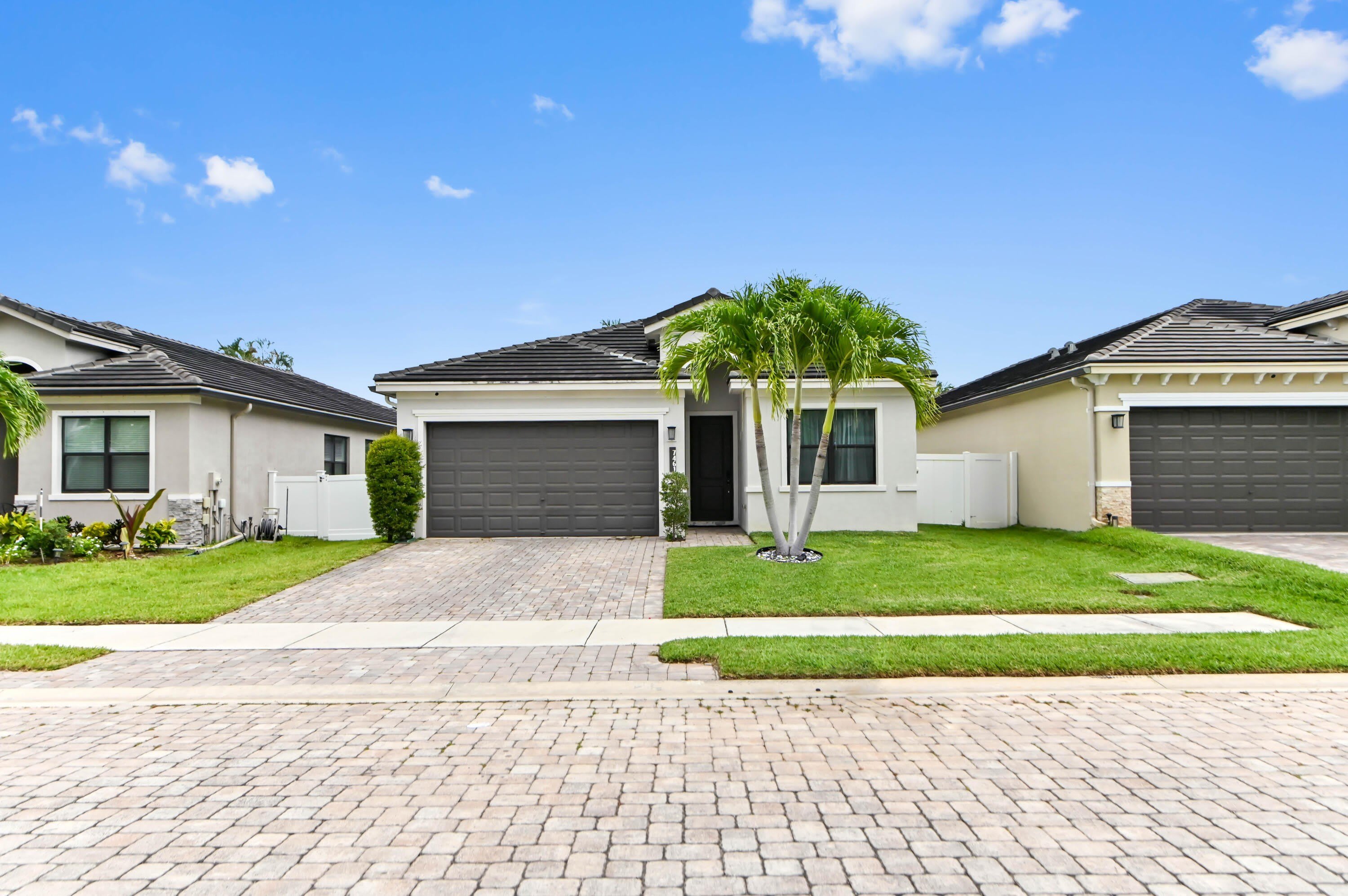 7461 Moonrise Drive – photo 1