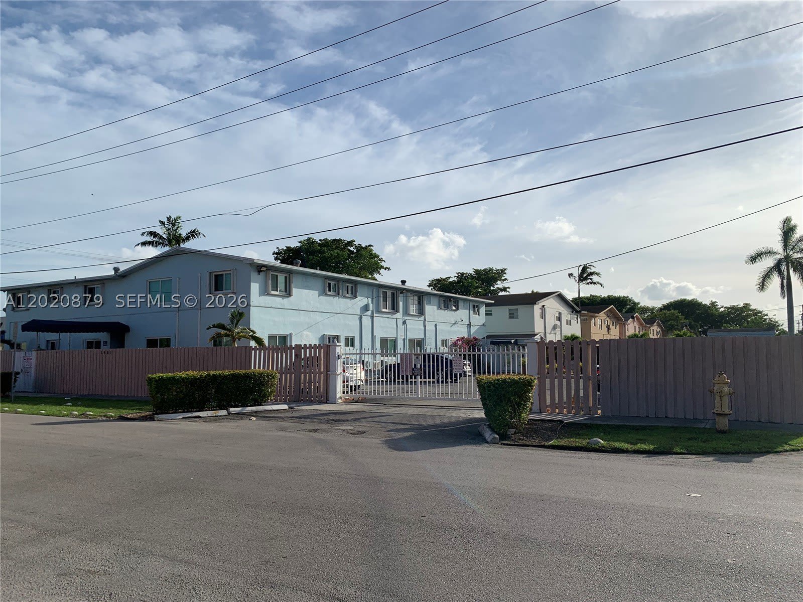 1581 Ne 8Th St – photo 3