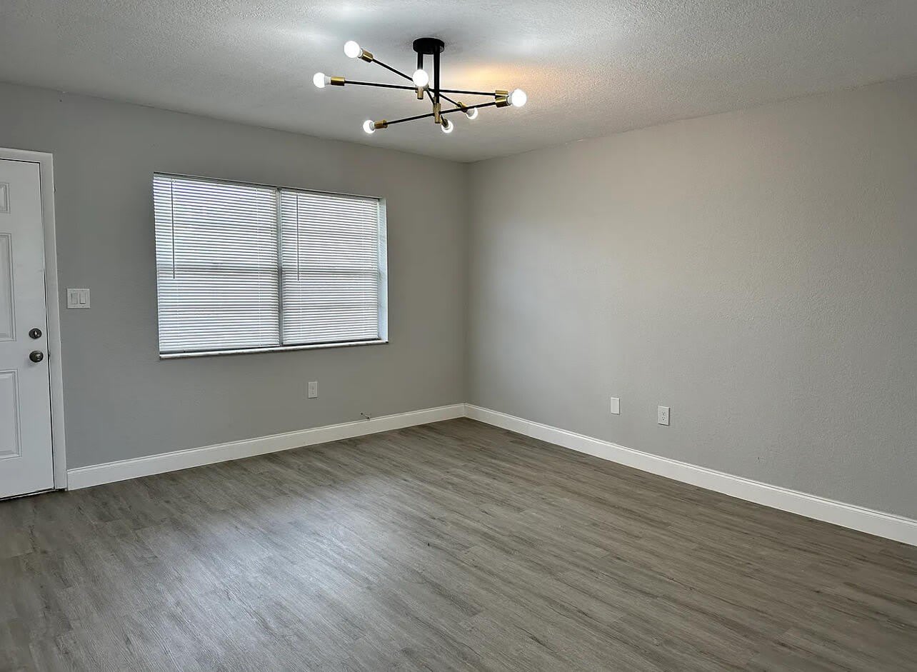 110 SE 7TH Street – photo 1