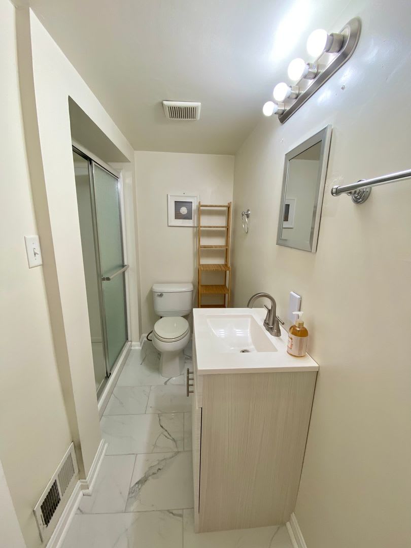 Modern 2 Bed/2 Bath in South Side Slopes – photo 5