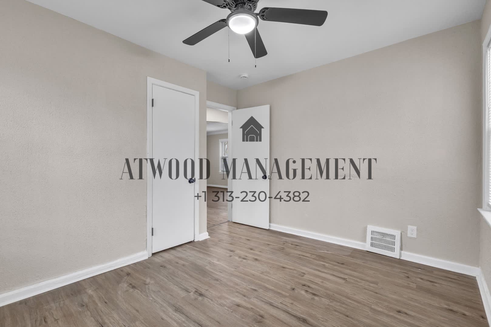 This beautifully updated 3-bedroom, 1-bath single-family home is ready for move-in! – photo 4