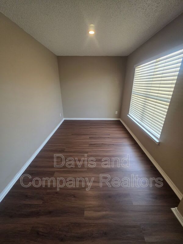 707 Devonian Dr – photo 5