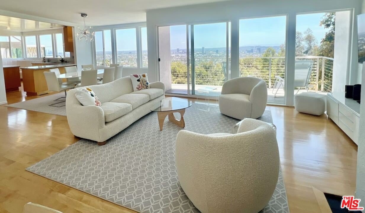 8376 Hollywood Blvd – photo 2