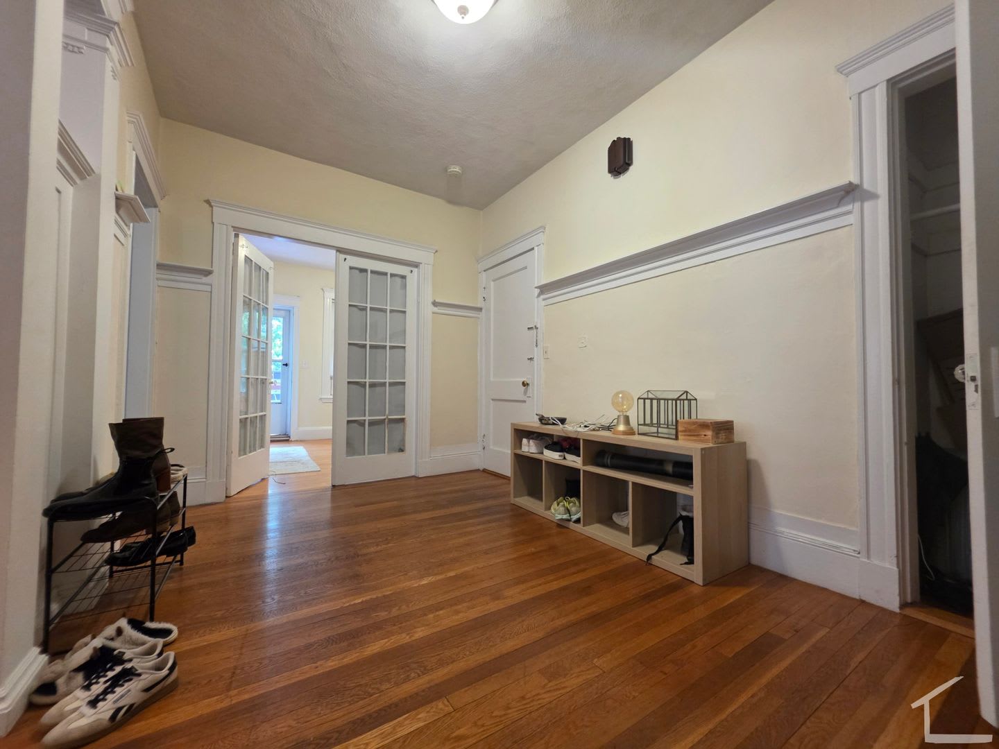 Spacious Modern Brookline 3 Bed Unit Available 9 1 26 – photo 3