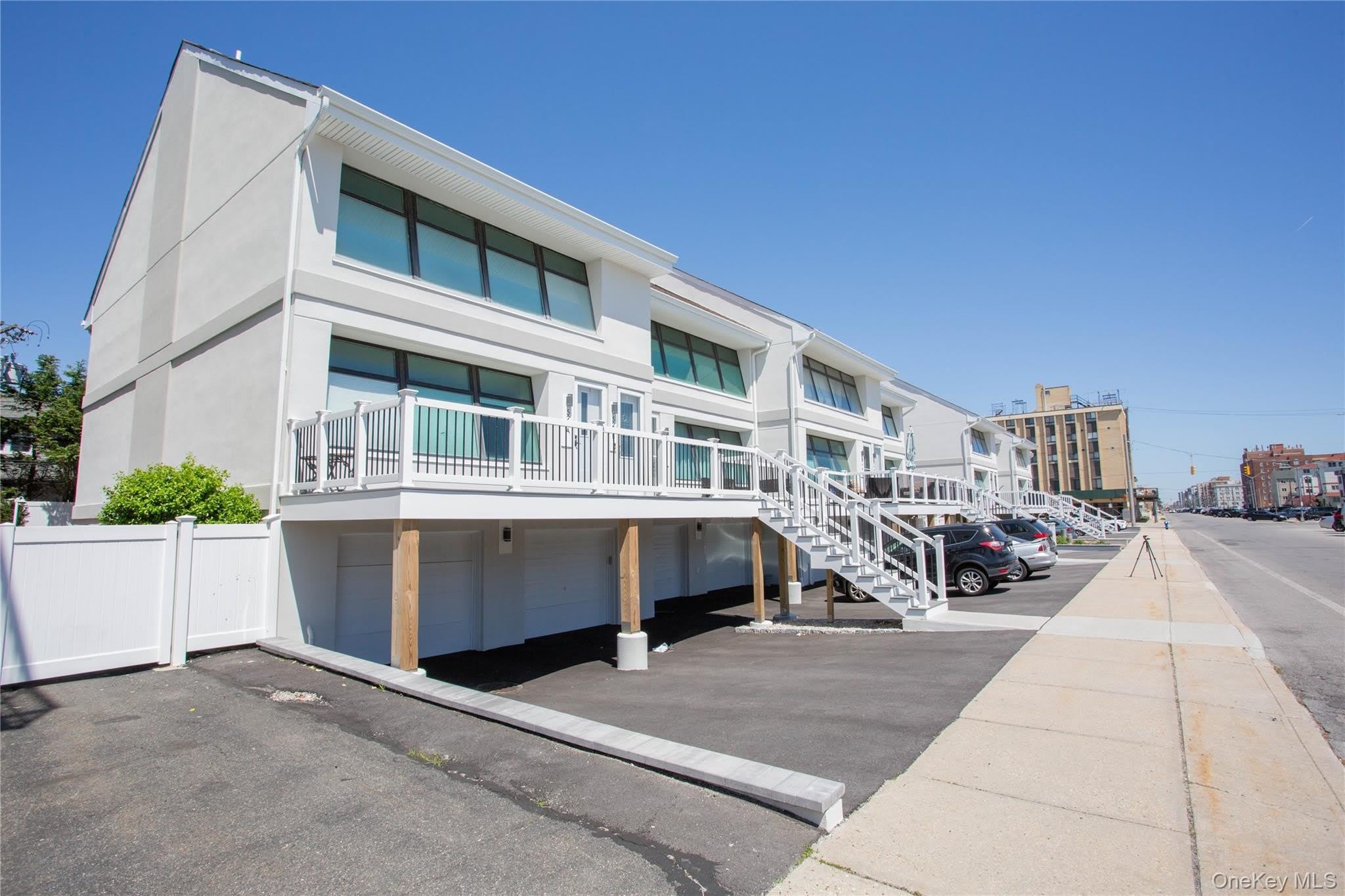 521 W Broadway – photo 2