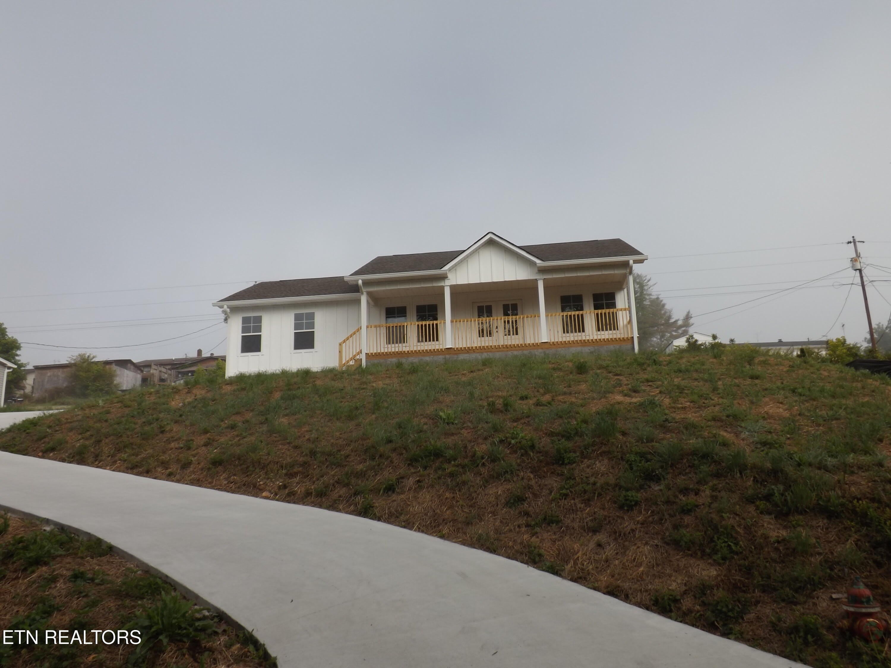 328 Wilson Hurst St – photo 1
