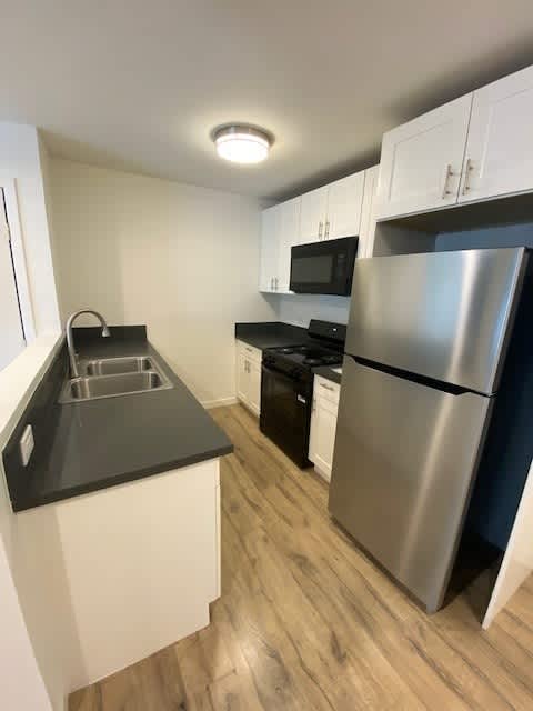 14153 Victory Blvd – photo 4