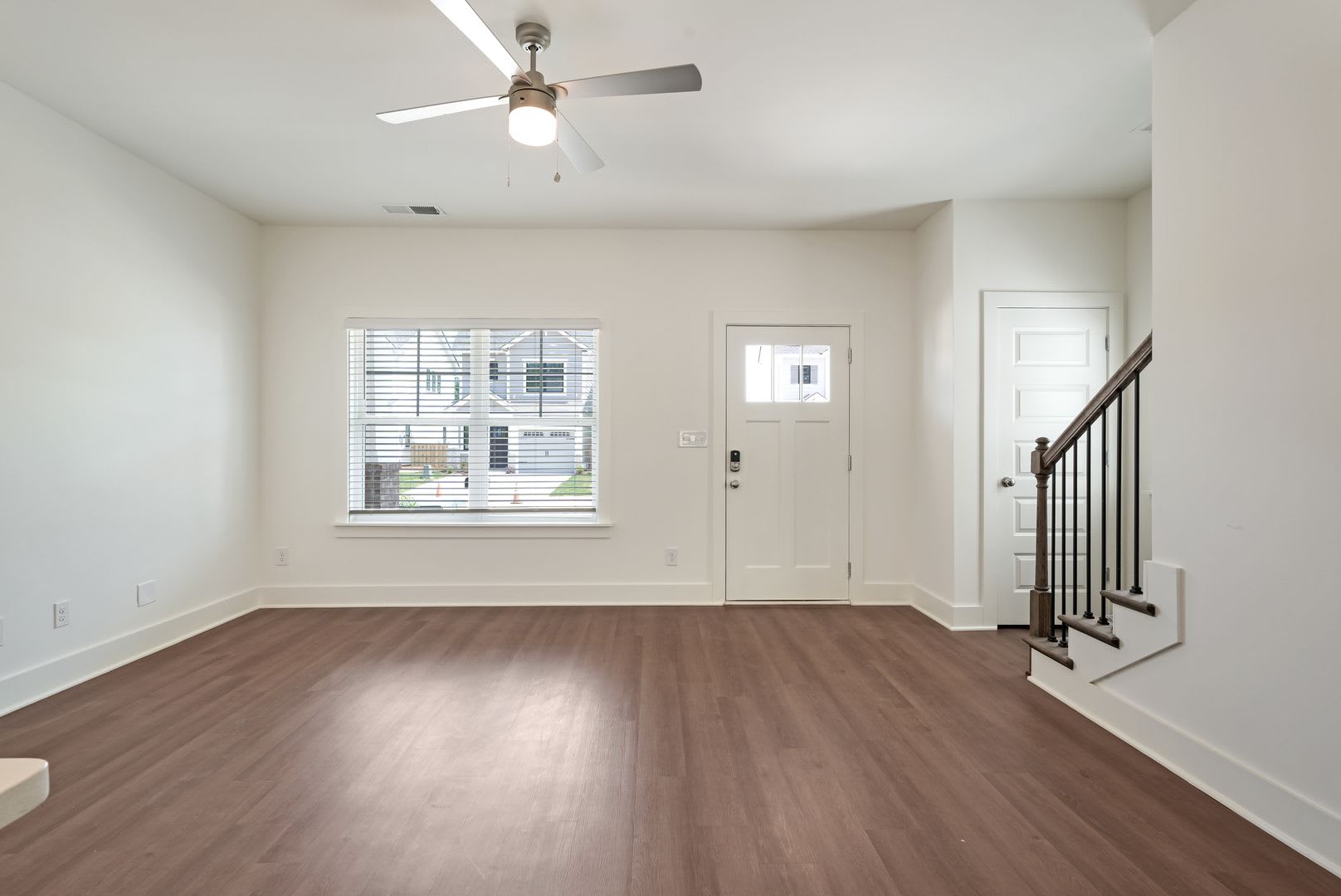 Upscale single family home with fenced backyard! – photo 3