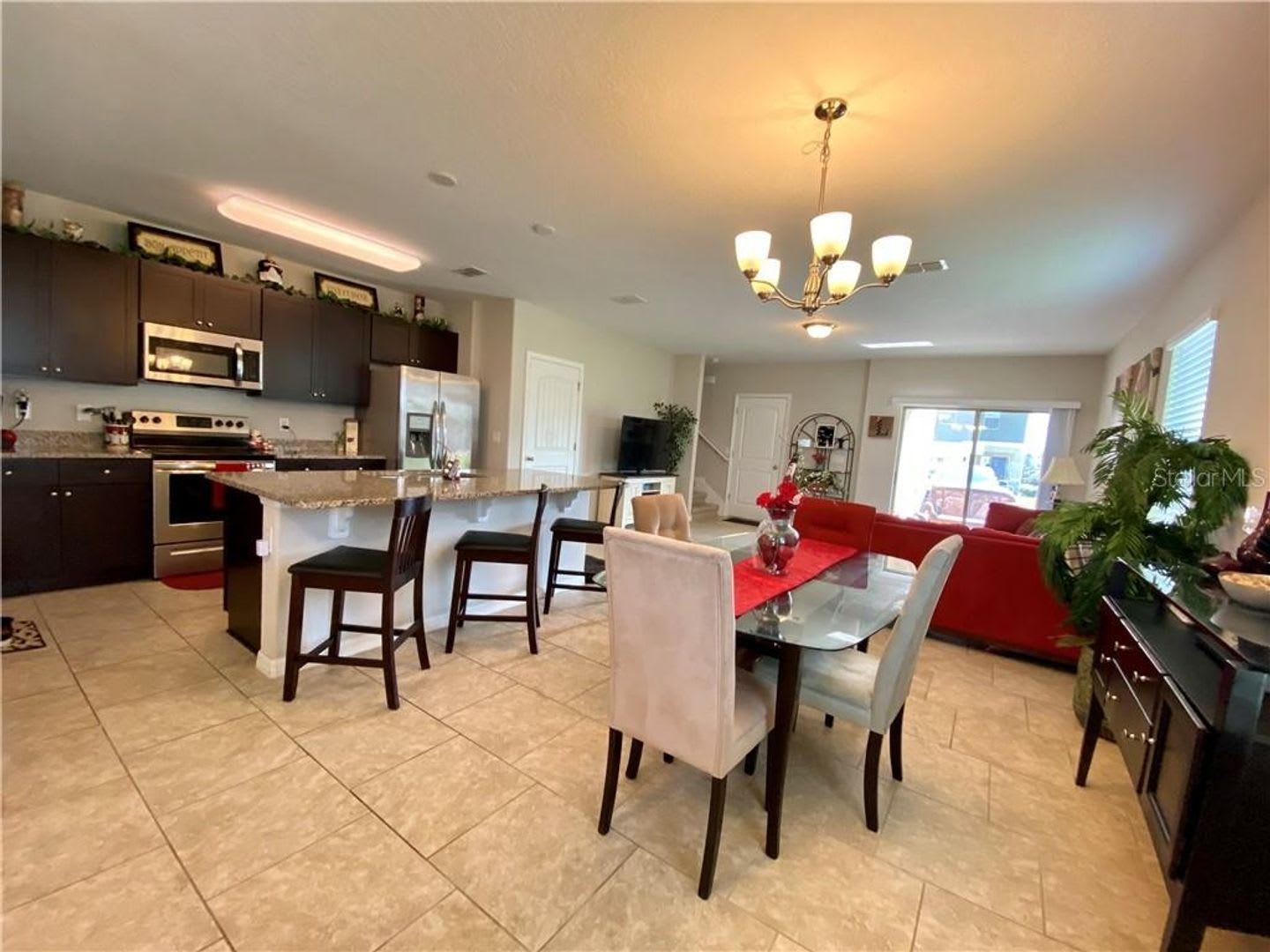 Awesome townhome in Resort Style Conmuunity – photo 4