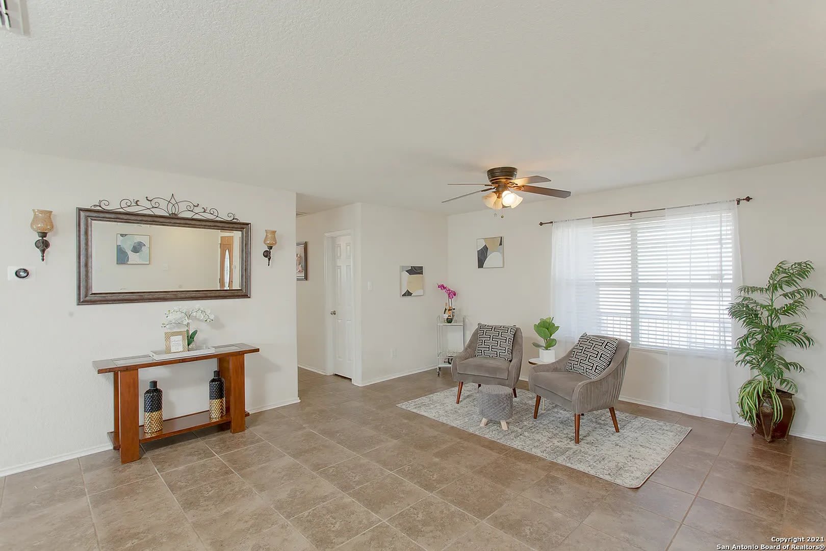 Coming Soon Move In Special Two Story Beauty With Loft Island Kitchen Spacious Primary Suite – photo 4
