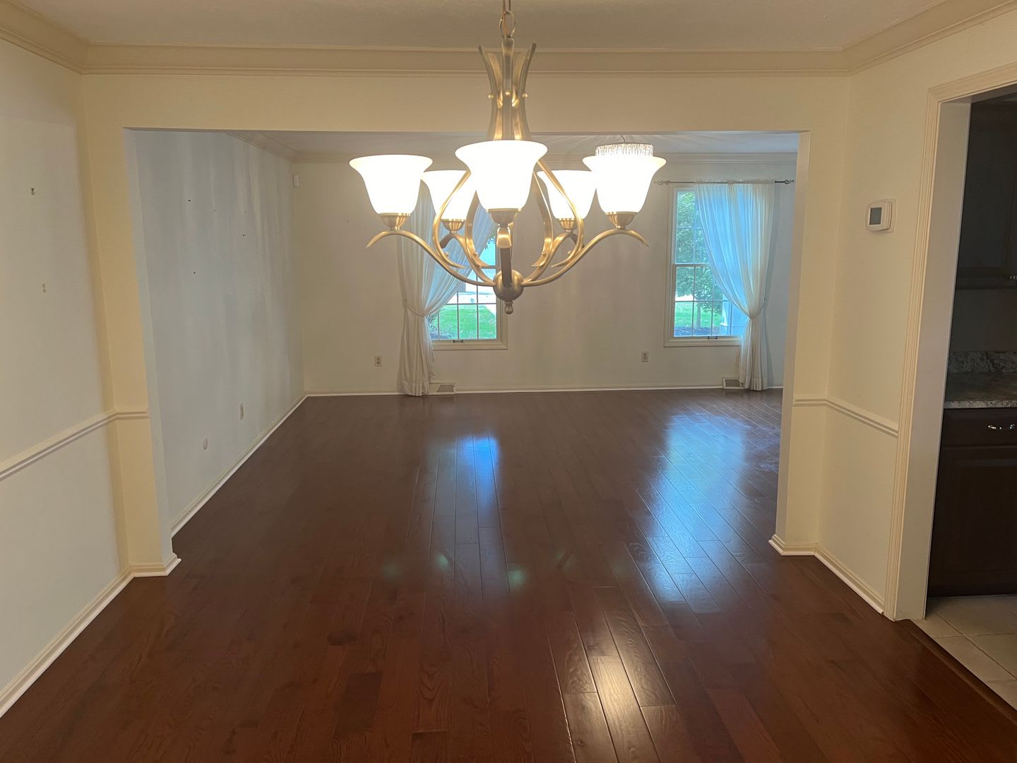 Beautifully Updated 4Bdrm 2 5Bath Home Available In Westlake – photo 4