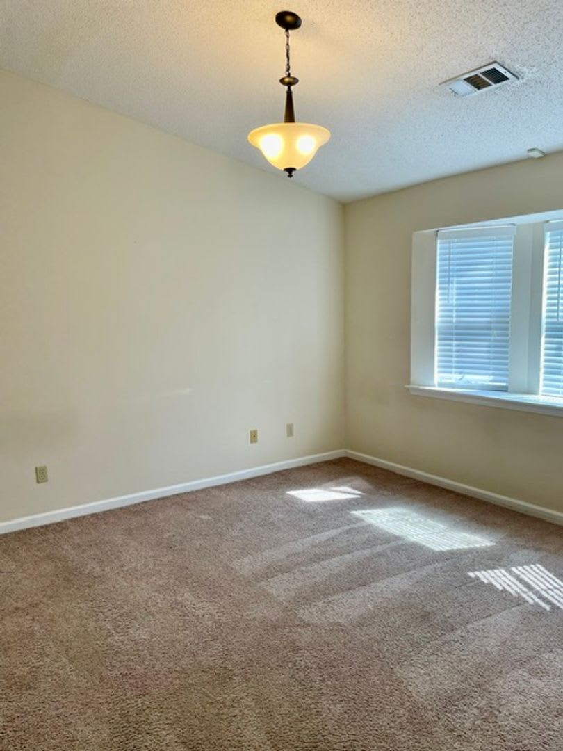 Convenient 3-bedroom, 2-bath home near Campus – photo 2