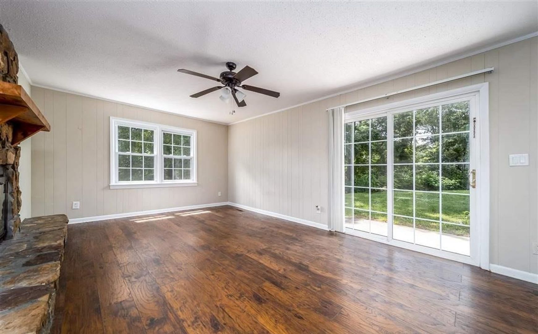 4 bed &amp; 2.5 bath with a pool – photo 3