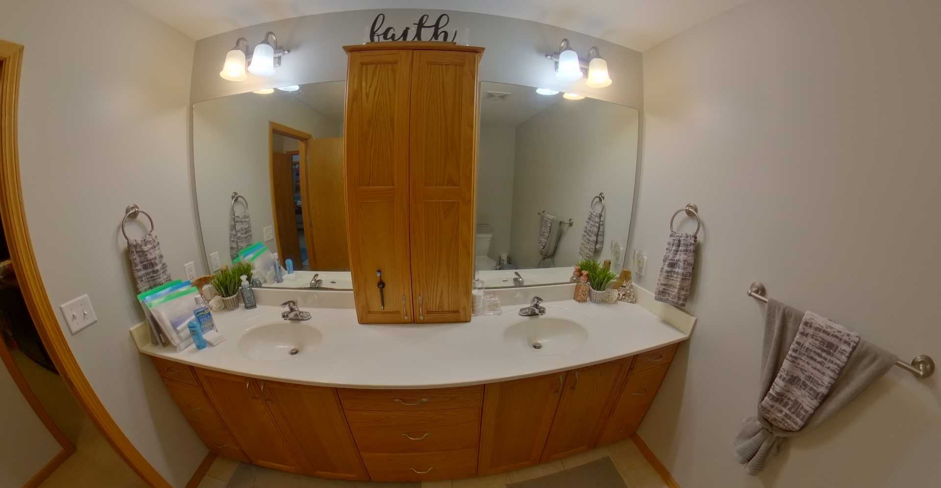 3D Tour Available Gorgeous Townhome Off Of Scenic Drive 2 Car Garage Washer Dryer Included Available December 3Rd – photo 4