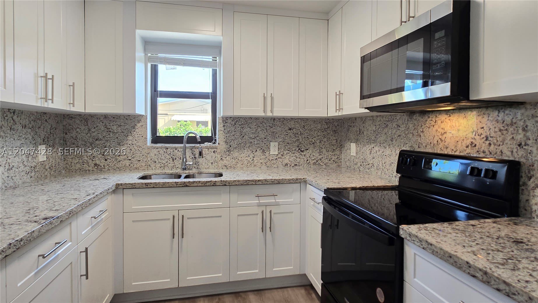 50 W 28th St – photo 1