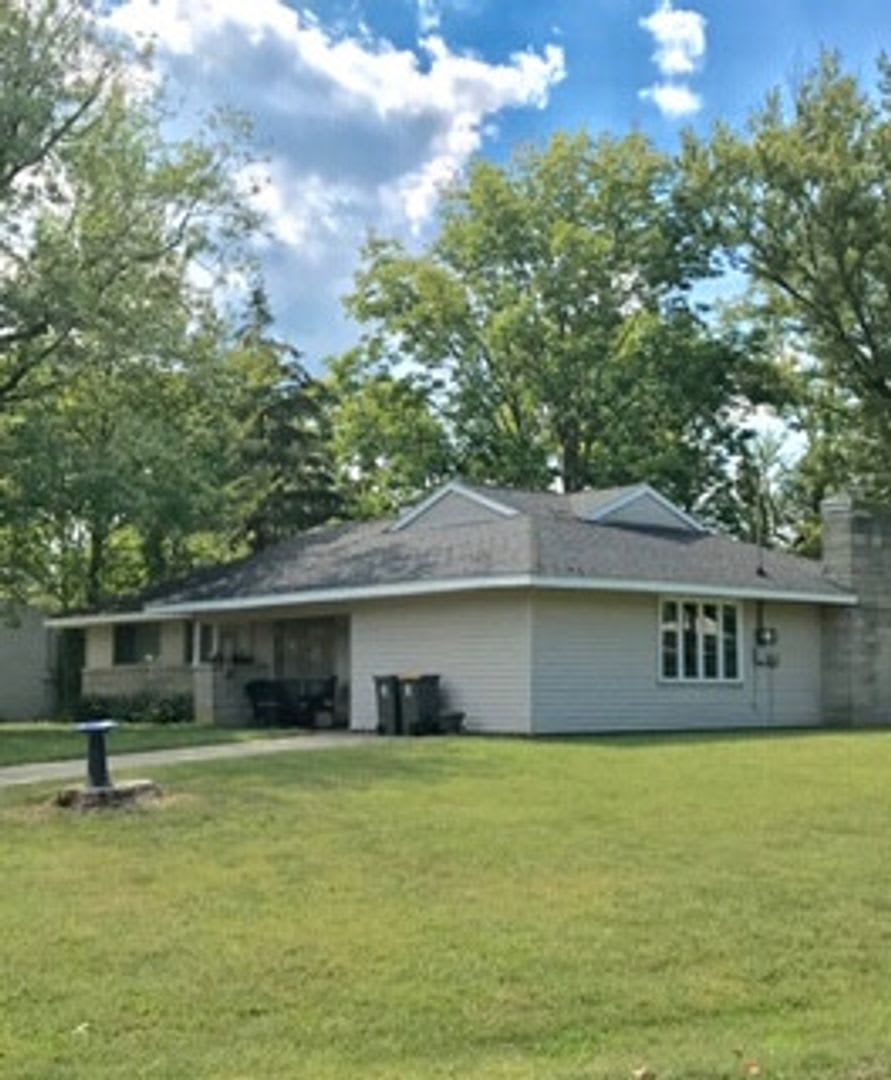 3 Bedroom Ranch Home Avail August 2026; Monthly Rent $1,650 – photo 2