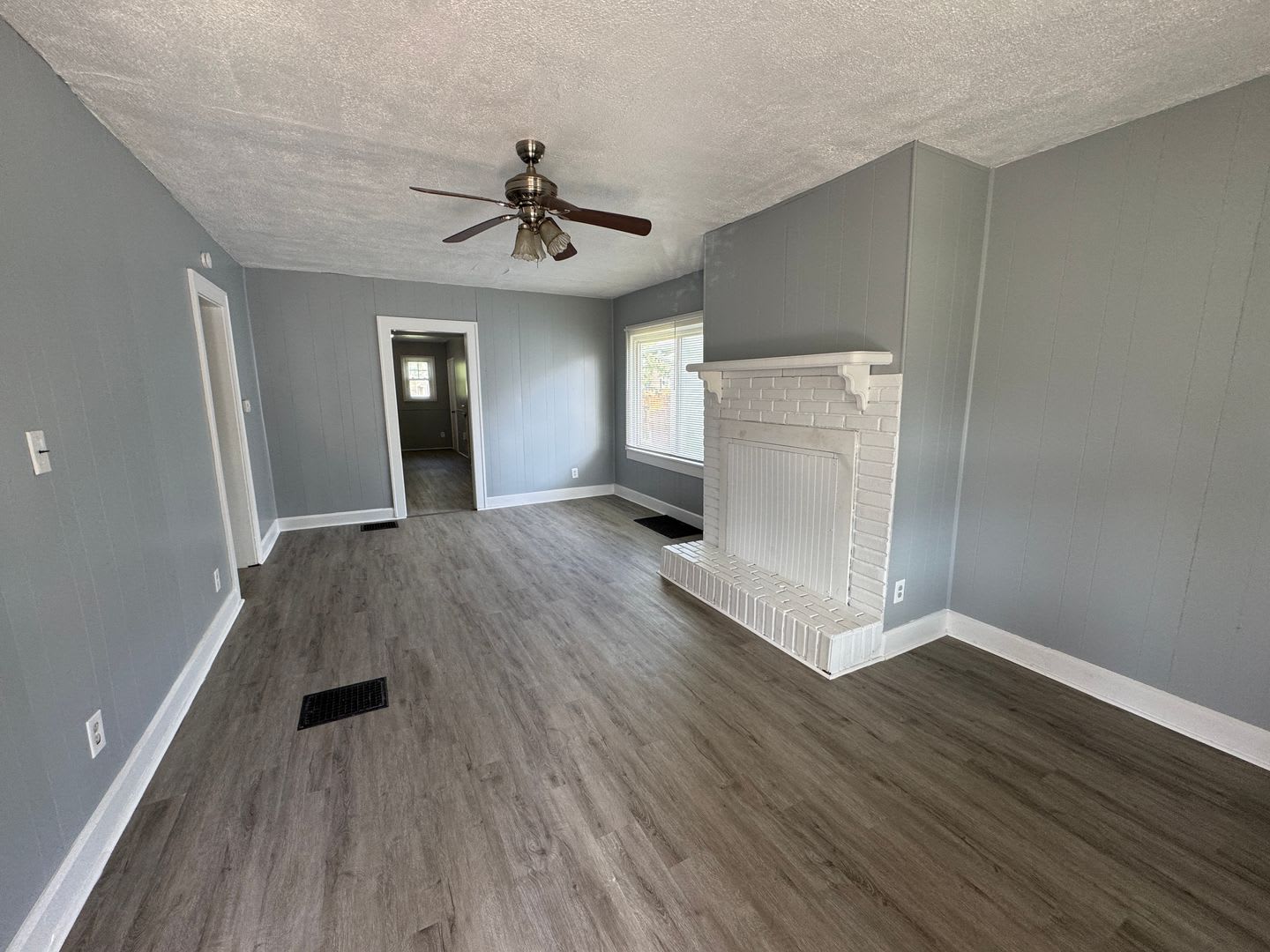 Near Southeast 3 Bed 1 Bath – photo 2