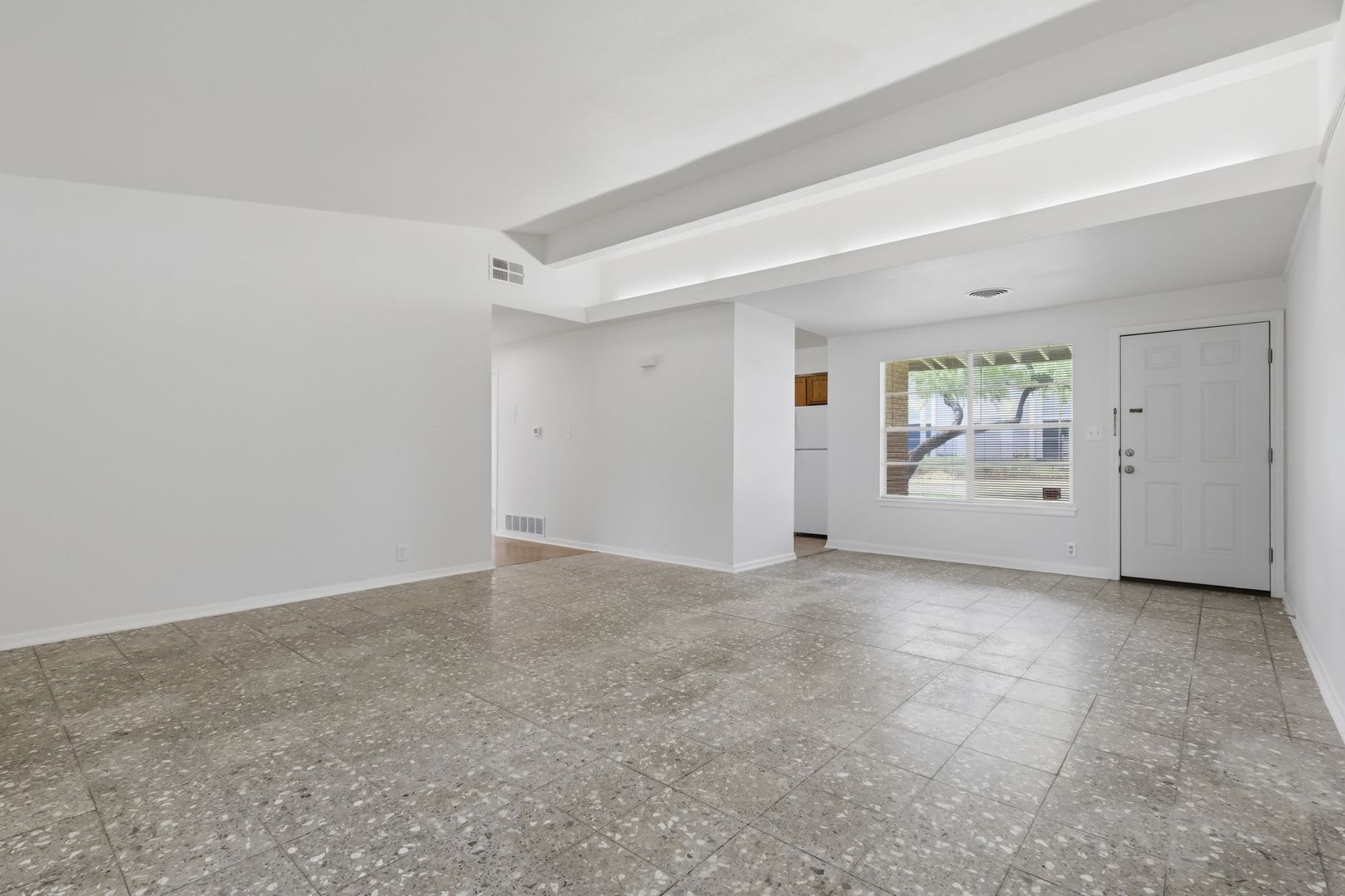 Prime North Central Location! – photo 5