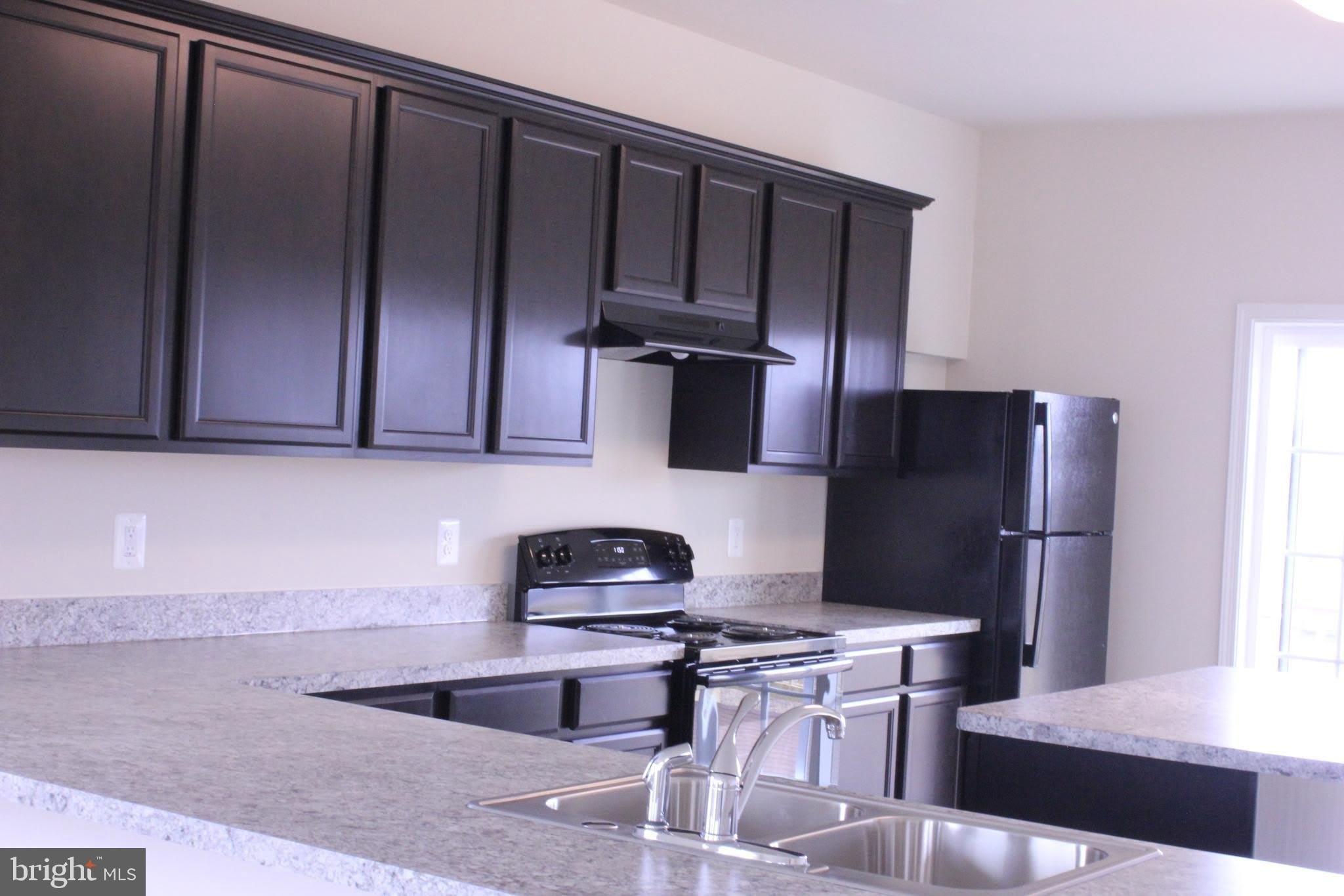 232 PARKLAND Drive – photo 4